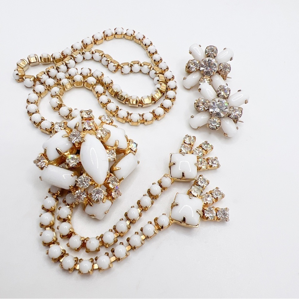 Vintage Milk Glass Lariat Necklace